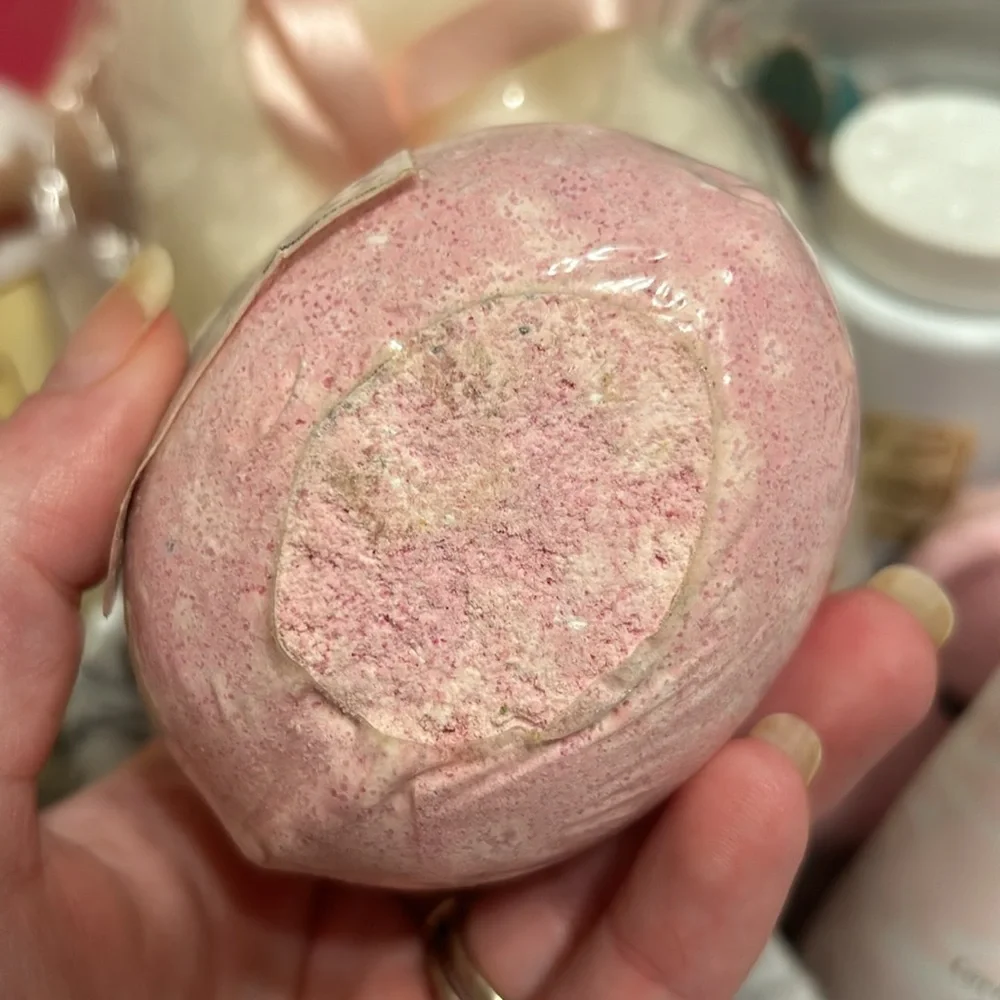 ๐Vintage Hello Kitty Limited Edition Fragrant Jewels Bath Bomb - Picture 5 of 11